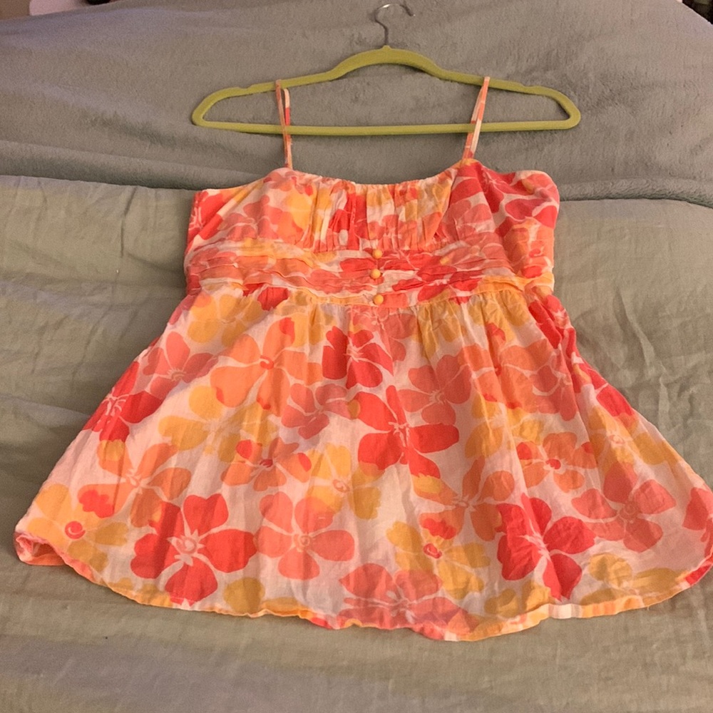 Cheerful, flattering Summer top